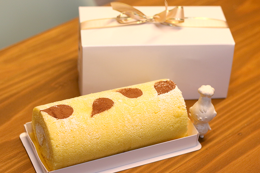 秋の味!栗の入ったロールケーキ!
